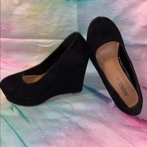 Soda All Black Wedges